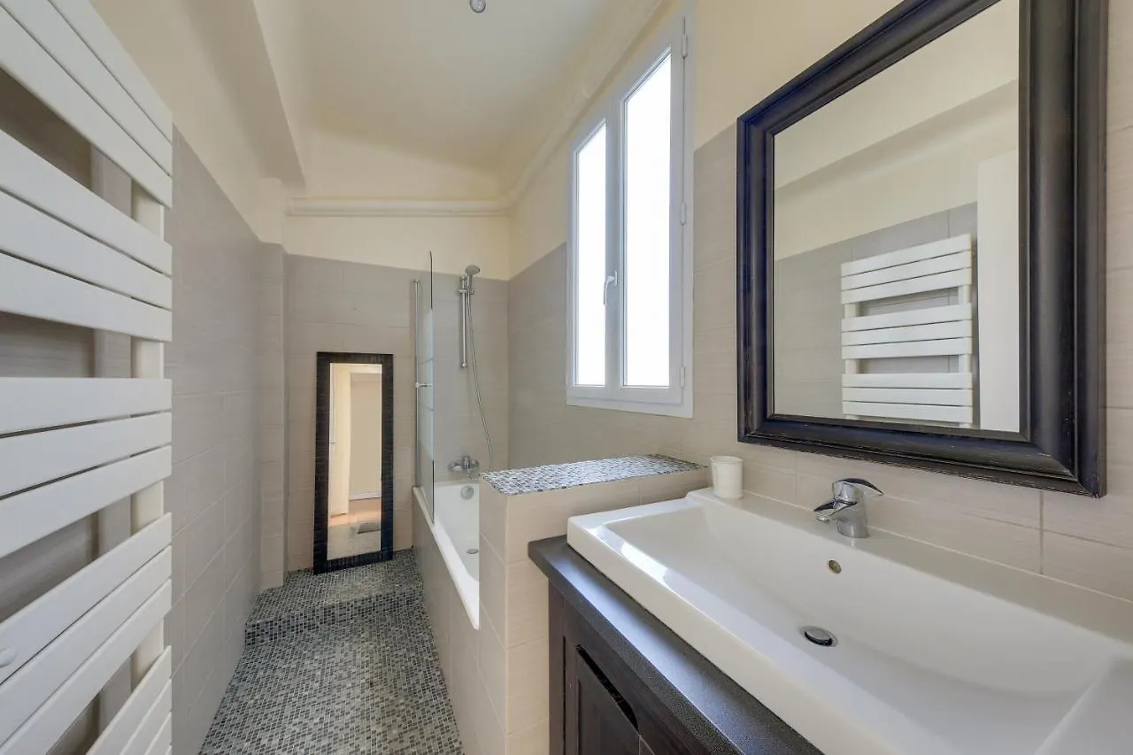 Elux Paris Apartamento 0*,